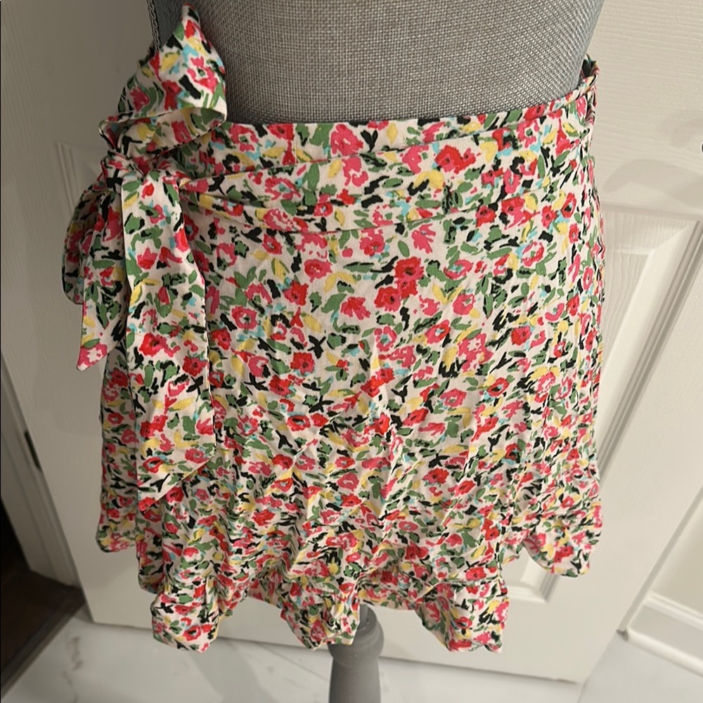Urban Outfitters Mini Floral wrap ruffle skirt Size M